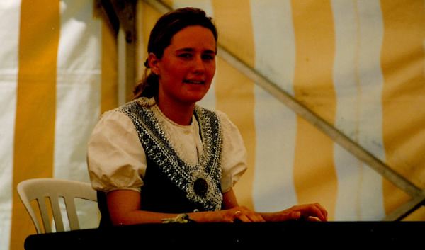Caroline Alder am Klavier 1997